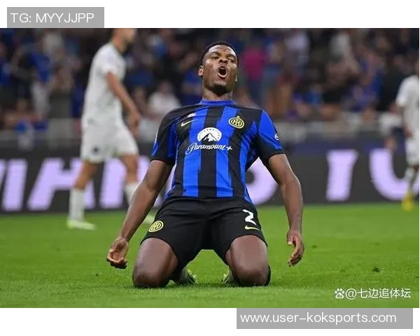 邓弗里斯不满被换下怒砸皮球表情郁闷引发关注 邓弗里斯不满被换下怒砸皮球表情郁闷引发关注